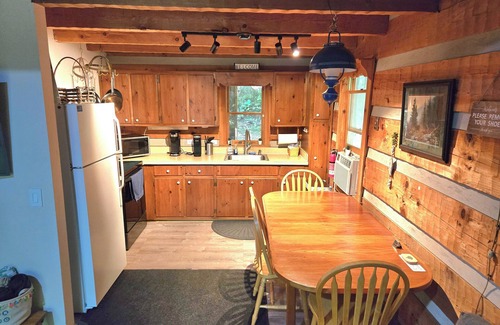 Tate Cabin | Little Creek Falls