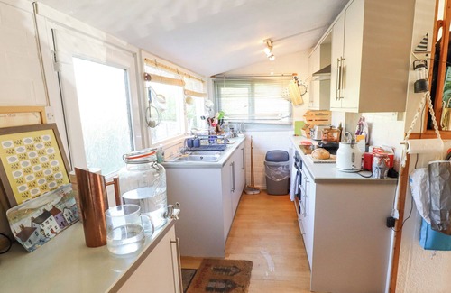 Grimsby Cottage | Little Eden by the Sea