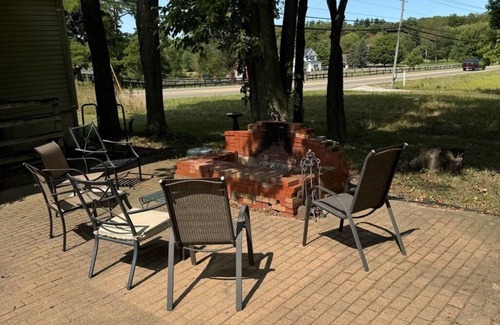 Granville South House | Little Getaway In Granville