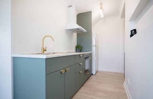 Riverside House | Little House on The Hill in Riverside