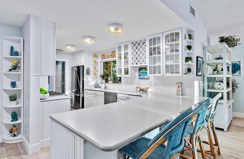 Juno Beach Apartment | Little Key West, Private Beach Entry 1 Minute Walk