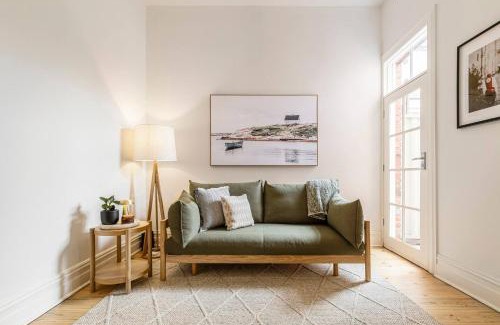 Albert Park House | Little Ogrady - City to Sand Couples Retreat