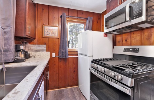 Big Bear Lake Cabin | Little Pines Couples Lakeside Cottage at Big Bear Lake