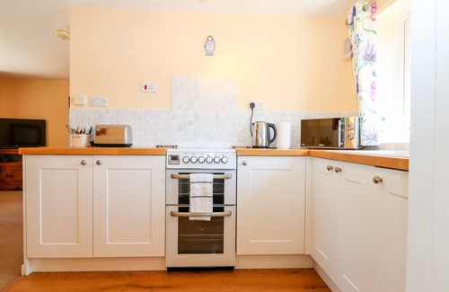 Beaworthy Cottage | LITTLE ROWAN AT ROWAN PARK FARM, pet friendly in Ashwater