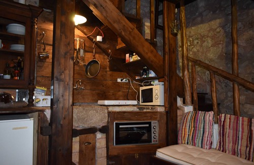 Lilaia Cottage | Little stone maisonette