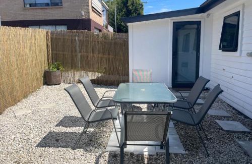 Riverside House | Little White House on Ecclestone, Riverside