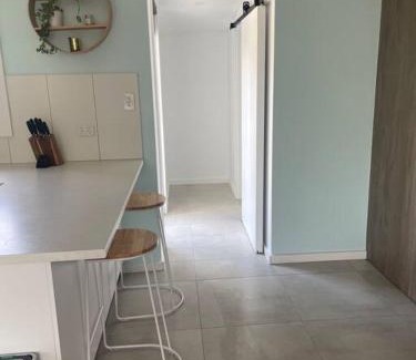 Riverside House | Little White House on Ecclestone, Riverside