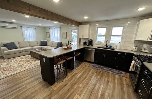 Homer House | Little York's Lakeside Chalet