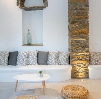 Exomvourgo House | Livadi house Tinos