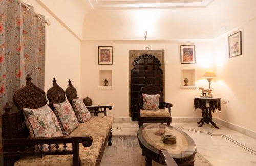 Bhindar House | Live Like Royalty 446-Year-Old Stay 7BR -Homeyhuts