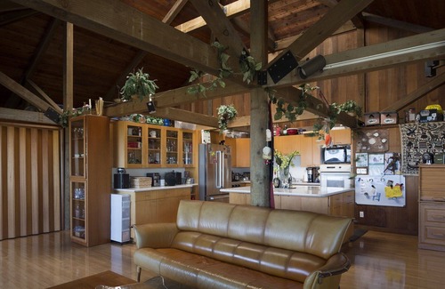 Waialae Iki Ridge House | Live Local Redwood Pole house panaramic Ocean views quiet convienent nbrhood