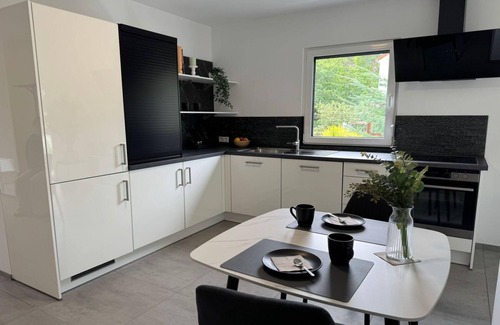 Trachenberge Apartment | Living Apartment mit Kamin und Terrasse