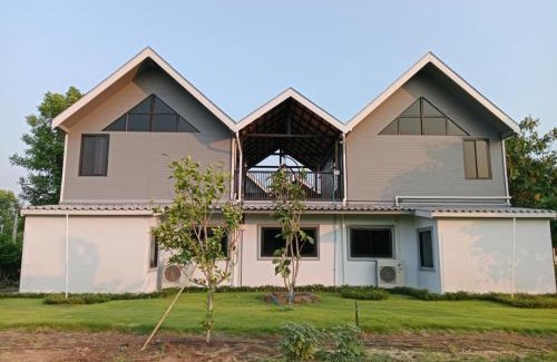 Chom Thong Villa | Living in Ping