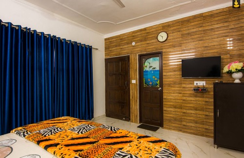 Naukuchiyatal Resort | LivingStone Lake View Resort Deluxe room