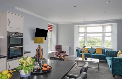 Criccieth Apartment | LLETY EDNYFED, family friendly, luxury holiday cottage in Criccieth