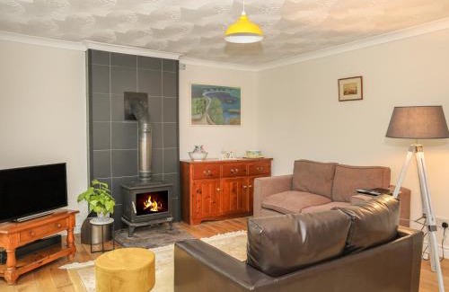 Menai Bridge House | Lleyn Cottage The Hive