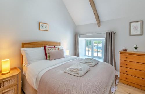 Clynderwen House | Llwyncelyn Farmhouse