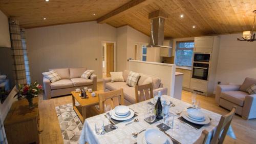 Gwynedd- Snowdonia House | Llyn Brenig Lodge