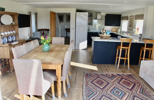 Pentrefelin Cottage | LLYN NODDFA, pet friendly, luxury holiday cottage in Llandeilo