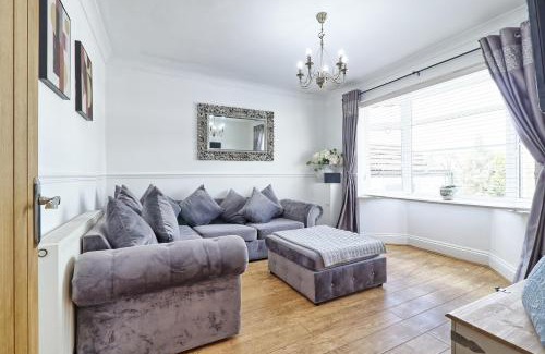 Epping House | LMV Property - Modern Luxury Family Home in Theydon Bois With London Skyline Views