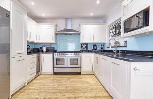 Epping House | LMV Property - Modern Luxury Family Home in Theydon Bois With London Skyline Views
