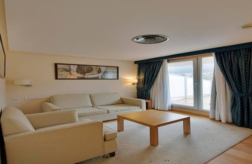 Bubaces Hotel | Lobios Caldaria Hotel Balneario