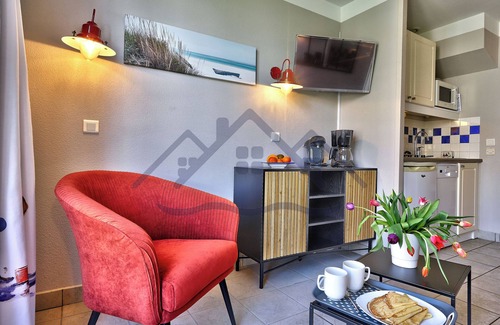 Guilvinec House | LocaLise - Maison G4 au Guilvinec - Garden and pool view - Walking distance to all amenities