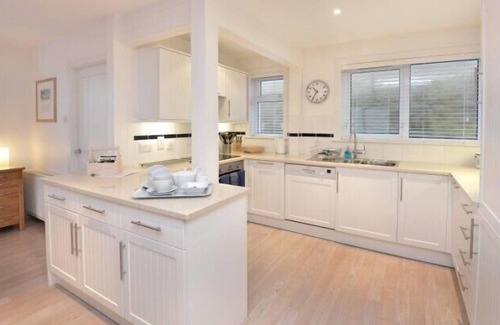 Arnol Cottage | LOCH COTTAGE, family friendly, luxury holiday cottage in Dalbeg