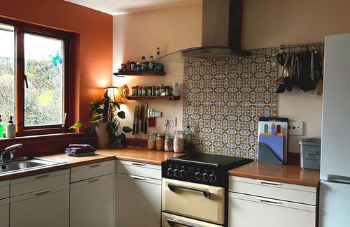 East Lewiston House | Loch Ness Home ~Drumnadrochit Village nš~2 Bedrooms nš~Dog Friendly