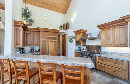 Timber Ridge House | LODGE ON THE POINT- VIEWS, Hot Tub, Space for Everyone