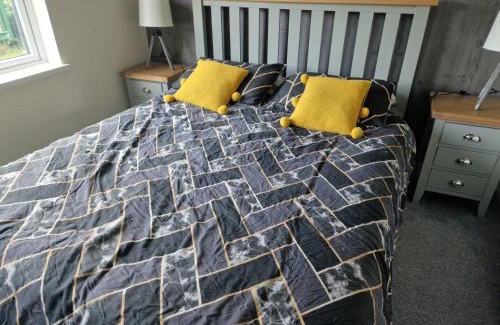 Llanfair Caereinion House | Lodge - Sleeps 6 hot tub & pet friendly