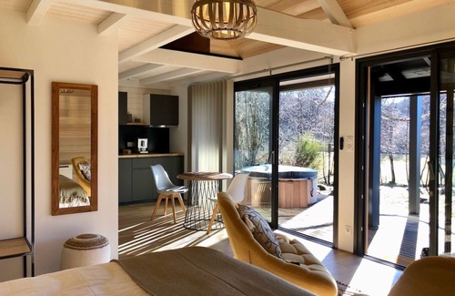 Champs-sur-Tarentaine-Marchal Hotel | Lodges with PRIVATE SPA near SANCY : Écrin d'Auvergne luxury & spa