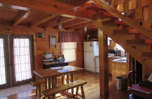 Laurelville Cabin | Loft cabin 2 to 4 guests Hocking Hills - Tar hollw