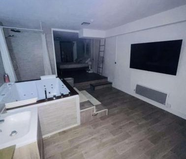 Saint-Acheul Apartment | Loft ravissant 45m2 Jacuzzi RVB NIGHT 2