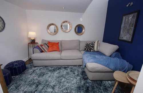 Offerton Apartment | Loft Style Apartment for 4, 1 Broadhurst Court, close to town, station & hospital