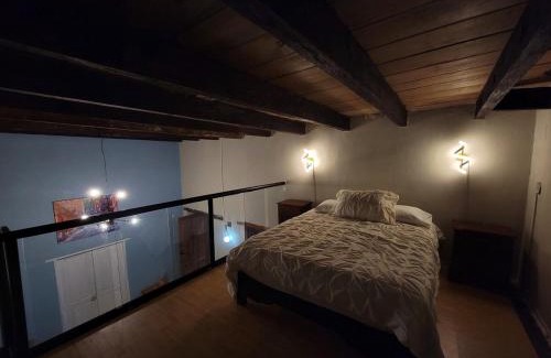 De Mexicanos Apartment | Loft two blocks from the catedral