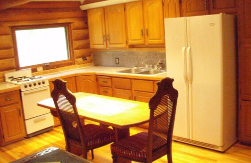 Cedarvale House | Log cabin in the woods get away, cell service 10 minutes by car!
