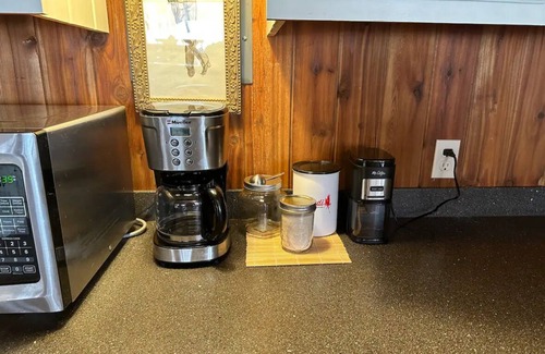 Cohoe Cabin | Log Cabin with Mountains and Lake View, enjoy relaxing in the hot tub