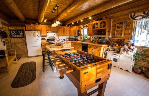 Fairbanks Cottage | Log Chalet Above Fairbanks ~ An Alpine Getaway With Views