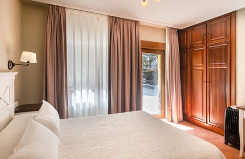 Arenas de Cabrales Hotel | Logis Hotel Restaurante La Casa de Juansabeli