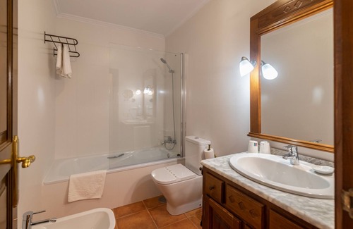 Arenas de Cabrales Hotel | Logis Hotel Restaurante La Casa de Juansabeli