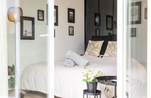 Chatellerault Apartment | Logis Verde à 5 min de l'autoroute A10, balcon & parking privé