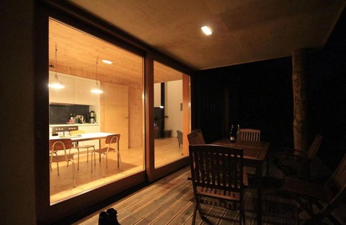 Loissin Apartment | Loi Black