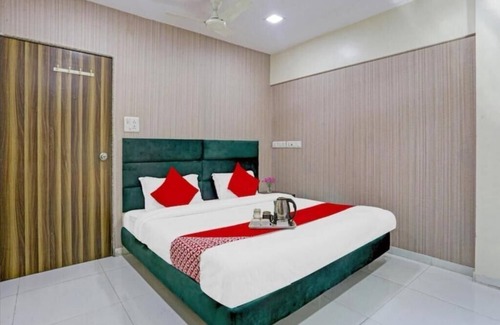 Lokhandwala Complex Hotel | Lokhandwala Residency by Glitz Hotel