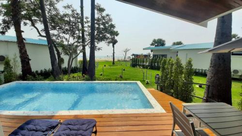 Cha-am Villa | Lom Lay Beach Front Pool Villa Chaam, Huahin