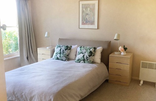 Harcourt North House | Lome Cottage - farmhouse amongst vines