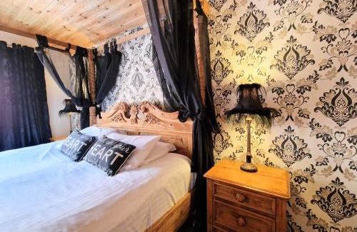 Kelty Ski Chalet | Lomond 2 with Private Hot Tub - Fife - Loch Leven - Lomond Hills