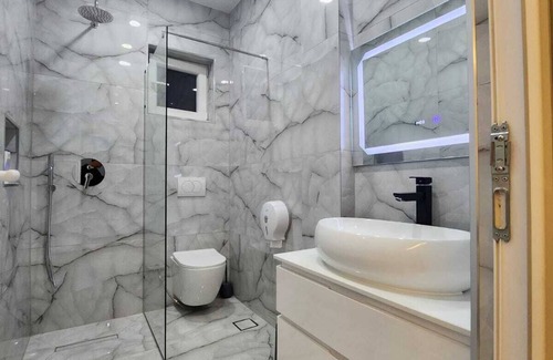 Kukes Hotel | London Restaurant Hotel