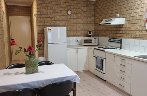 Corowa Hotel | Lone Pine Motel - Corowa