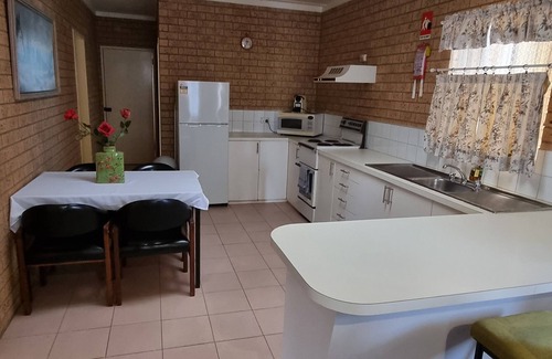 Corowa Hotel | Lone Pine Motel - Corowa